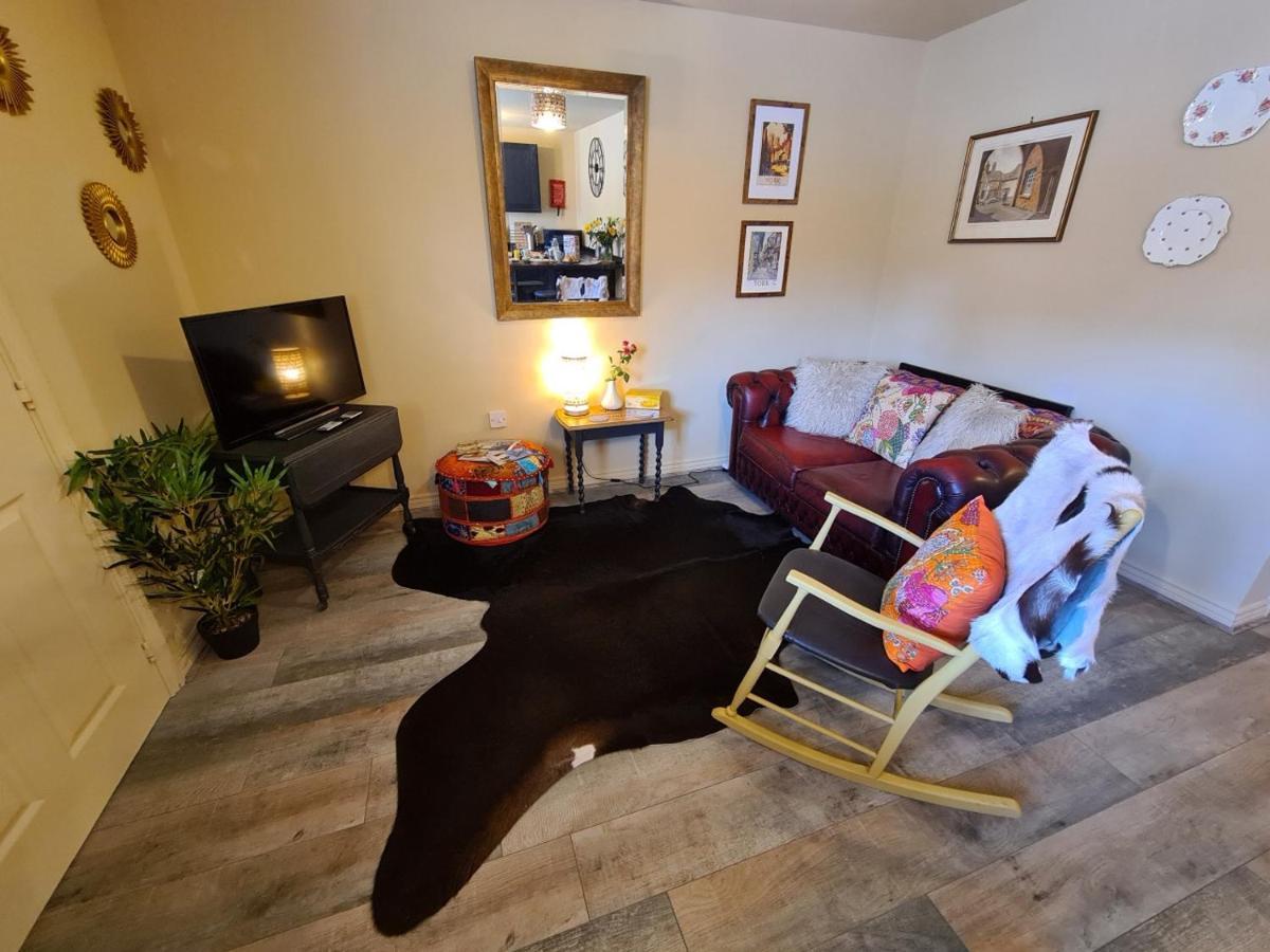The Shambles By Spires Accommodation A Boho Styled Place To Stay Just 3 Miles From Birches Valley Visitors Centre Cannock Chase Rugeley Exterior photo